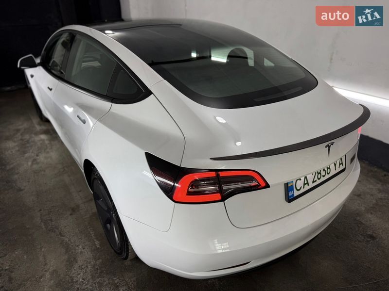 Седан Tesla Model 3 2023 в Киеве