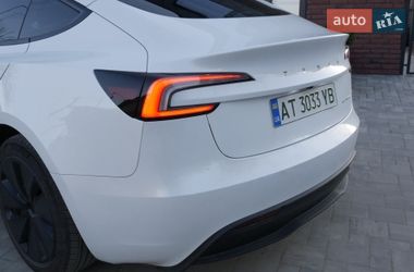 Седан Tesla Model 3 2024 в Снятине