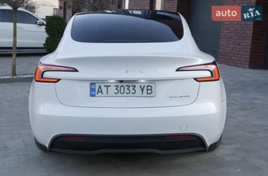 Седан Tesla Model 3 2024 в Снятине