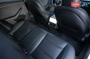 Седан Tesla Model 3 2024 в Снятине