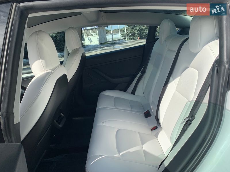 Седан Tesla Model 3 2021 в Киеве