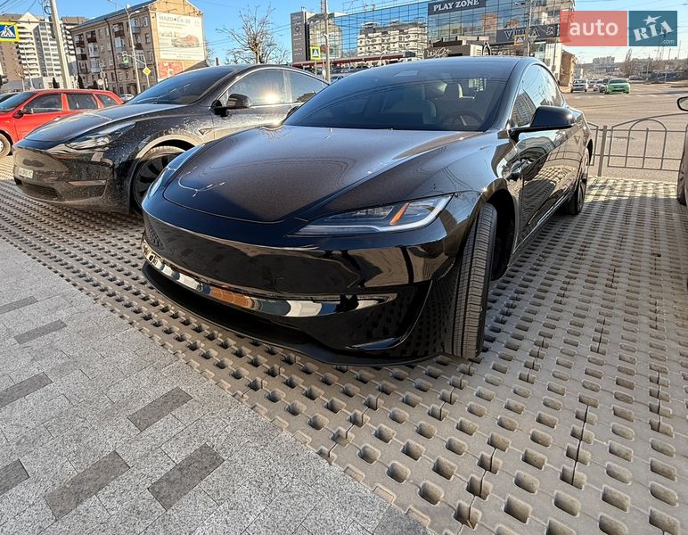 Седан Tesla Model 3 2025 в Харькове