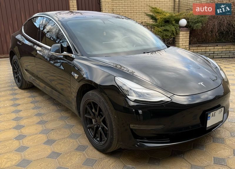 Седан Tesla Model 3 2018 в Кам'янському