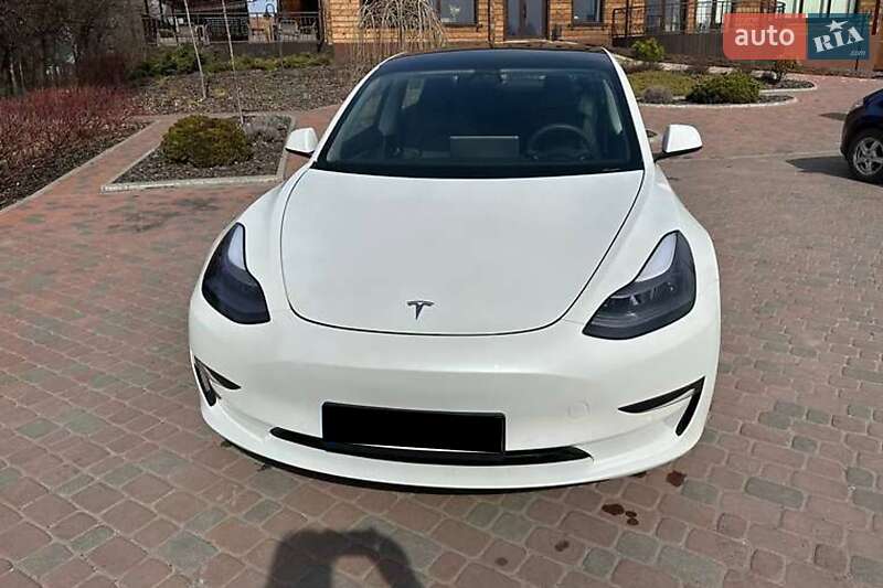 Седан Tesla Model 3 2021 в Львове