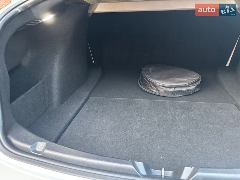 Седан Tesla Model 3 2019 в Остроге