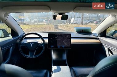 Седан Tesla Model 3 2019 в Киеве