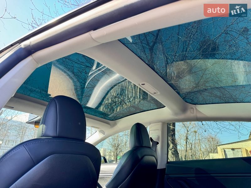 Седан Tesla Model 3 2019 в Киеве