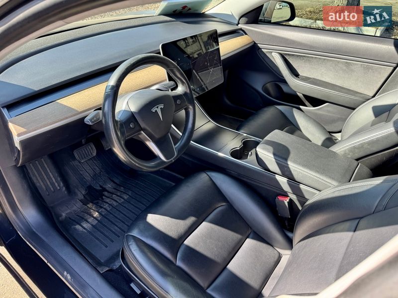 Седан Tesla Model 3 2019 в Киеве