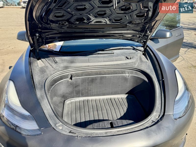 Седан Tesla Model 3 2019 в Киеве