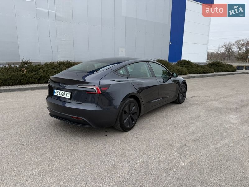 Седан Tesla Model 3 2024 в Дніпрі