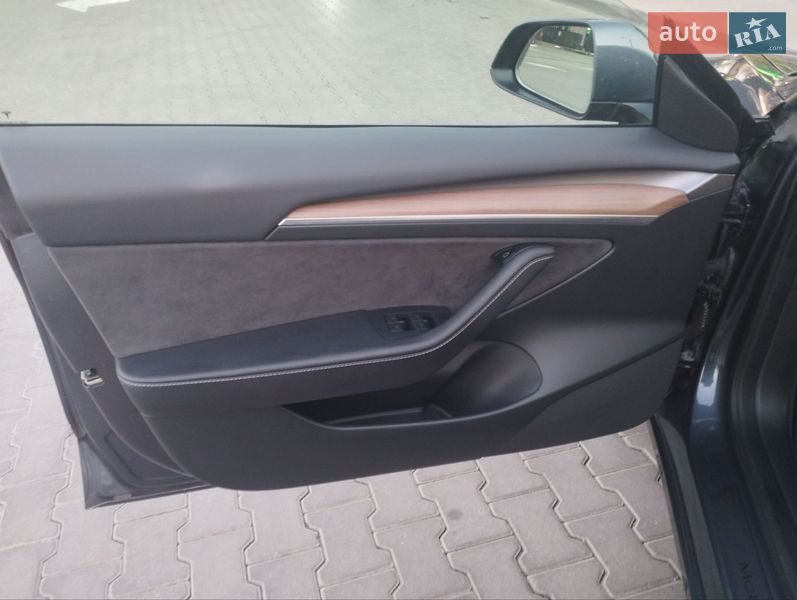 Седан Tesla Model 3 2023 в Одессе