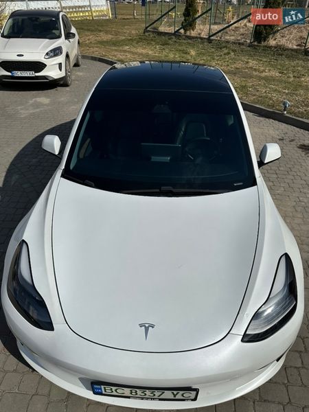 Седан Tesla Model 3 2021 в Львове