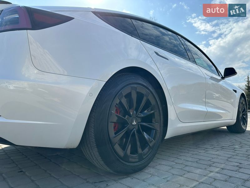 Седан Tesla Model 3 2021 в Львове