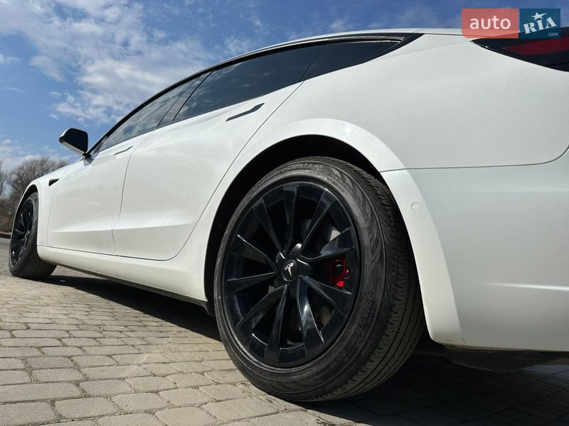 Седан Tesla Model 3 2021 в Львове