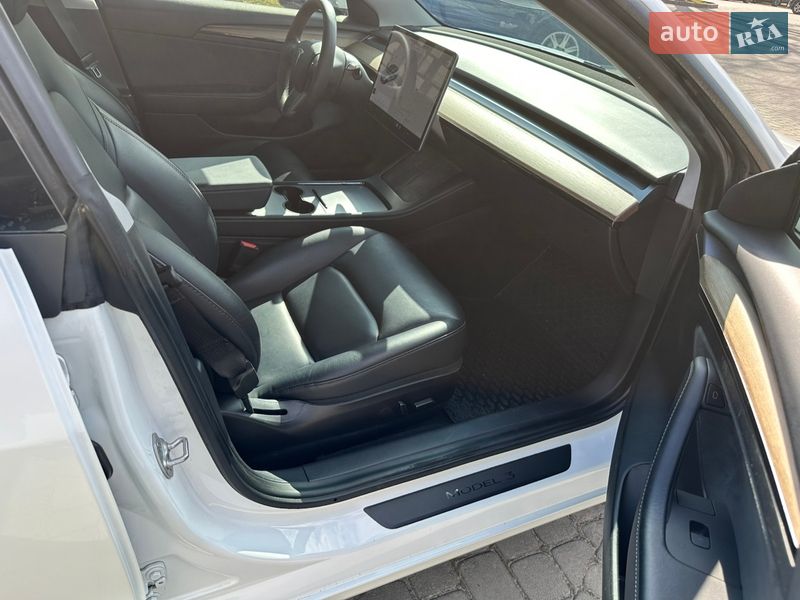 Седан Tesla Model 3 2021 в Львове