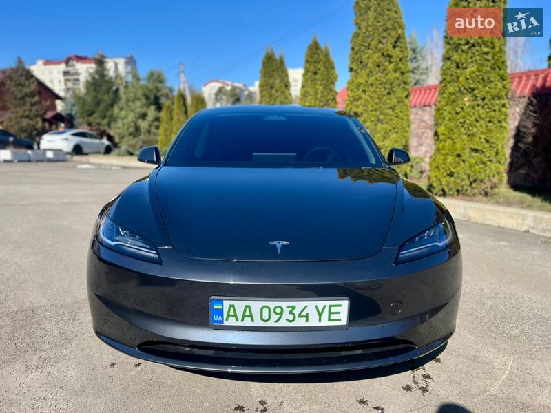 Седан Tesla Model 3 2024 в Києві