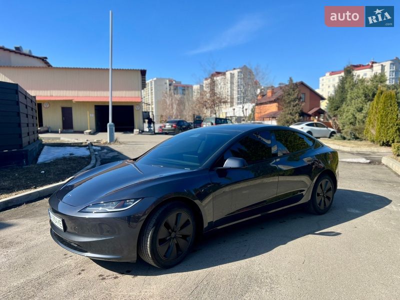 Седан Tesla Model 3 2024 в Києві