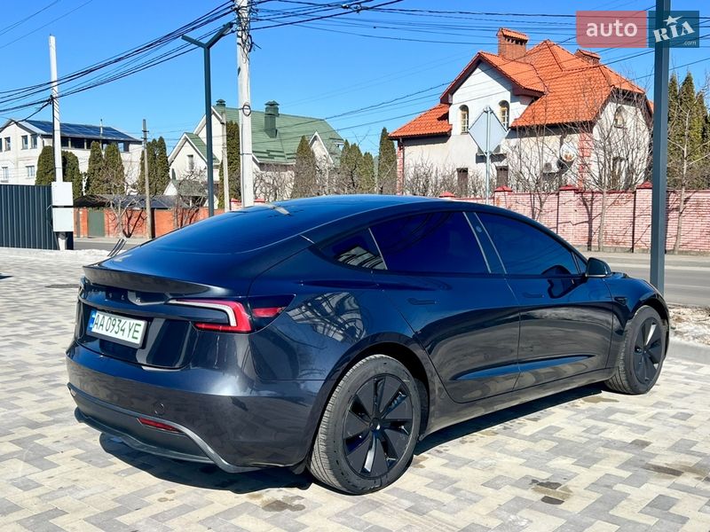 Седан Tesla Model 3 2024 в Києві