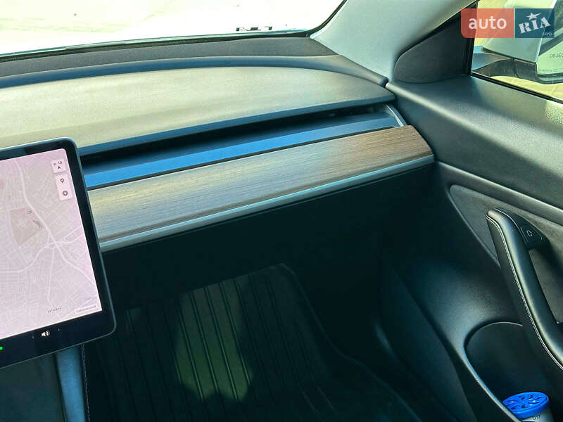 Седан Tesla Model 3 2021 в Одесі