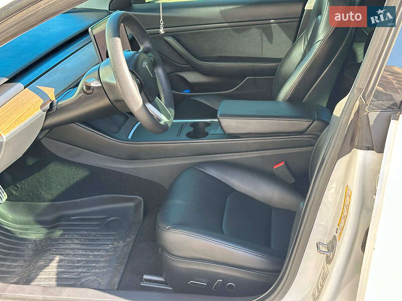 Седан Tesla Model 3 2021 в Одесі