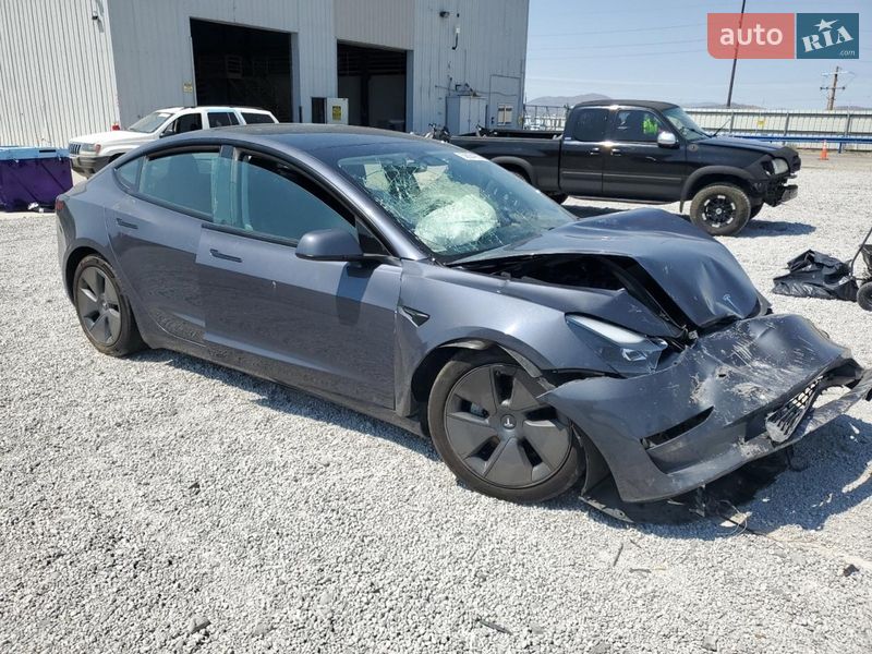 Седан Tesla Model 3 2023 в Кременчуці