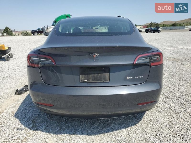 Седан Tesla Model 3 2023 в Кременчуці
