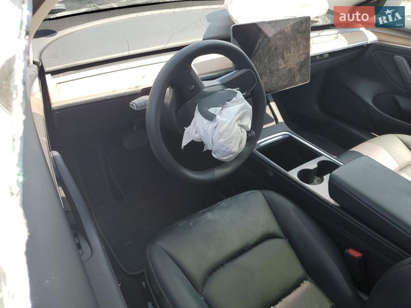 Седан Tesla Model 3 2023 в Кременчуці