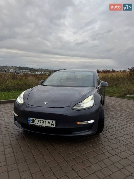 Tesla Model 3 2020