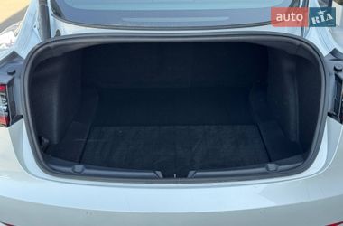 Седан Tesla Model 3 2021 в Ровно