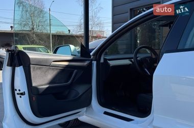 Седан Tesla Model 3 2021 в Ровно