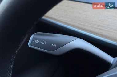 Седан Tesla Model 3 2021 в Ровно