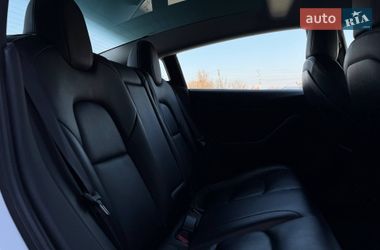 Седан Tesla Model 3 2021 в Ровно