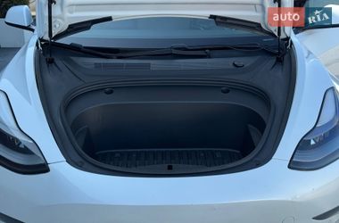 Седан Tesla Model 3 2021 в Ровно