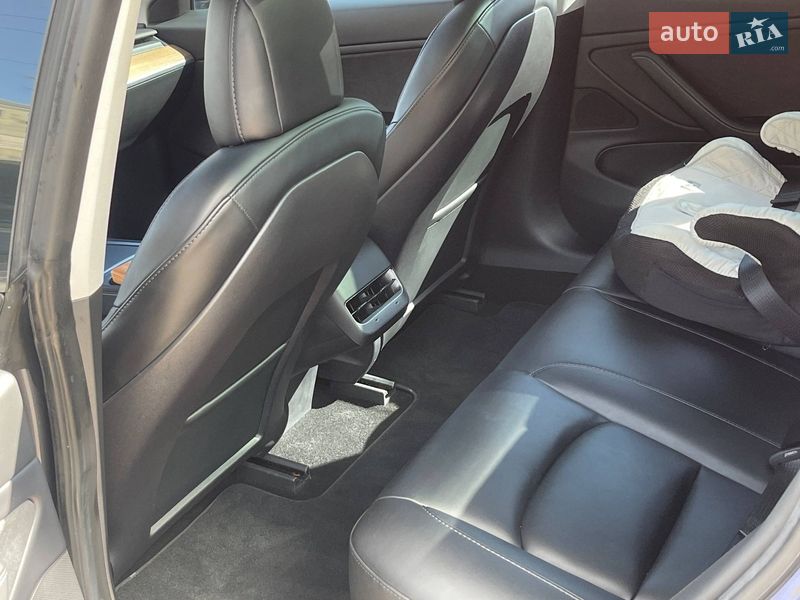 Седан Tesla Model 3 2020 в Києві