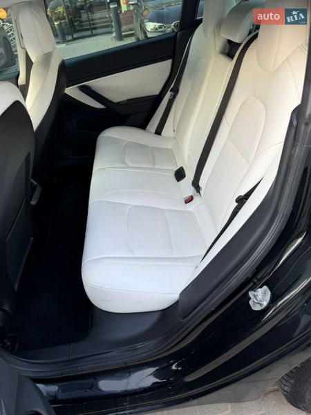 Седан Tesla Model 3 2019 в Львові