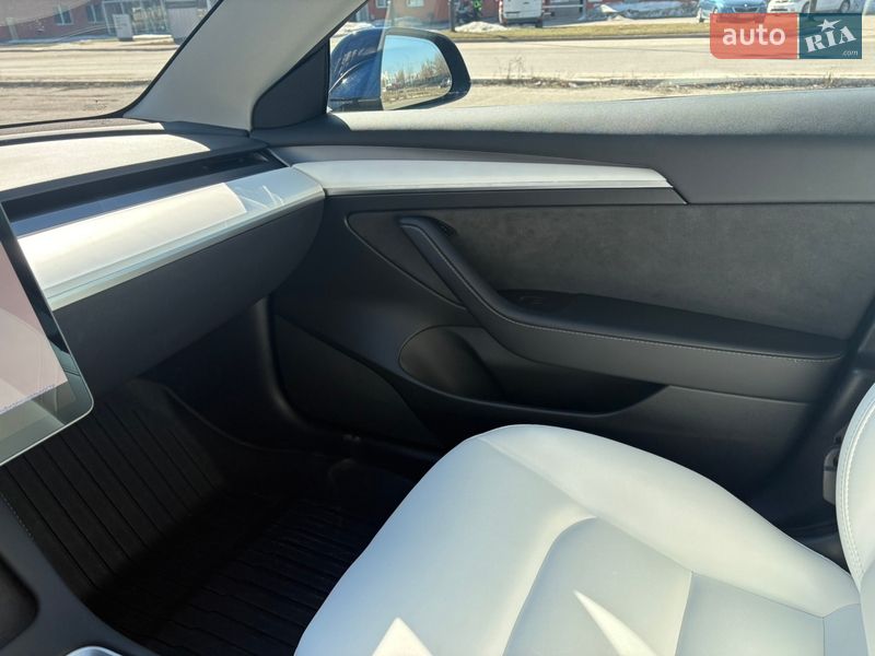 Седан Tesla Model 3 2022 в Києві