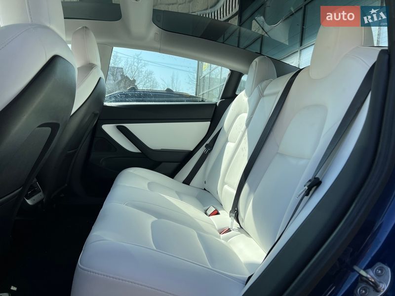 Седан Tesla Model 3 2020 в Ивано-Франковске