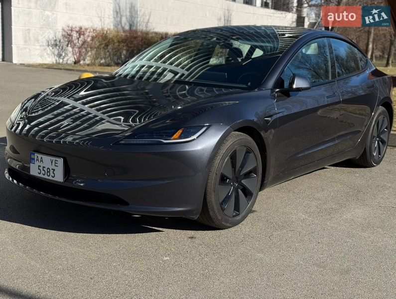 Седан Tesla Model 3 2025 в Киеве