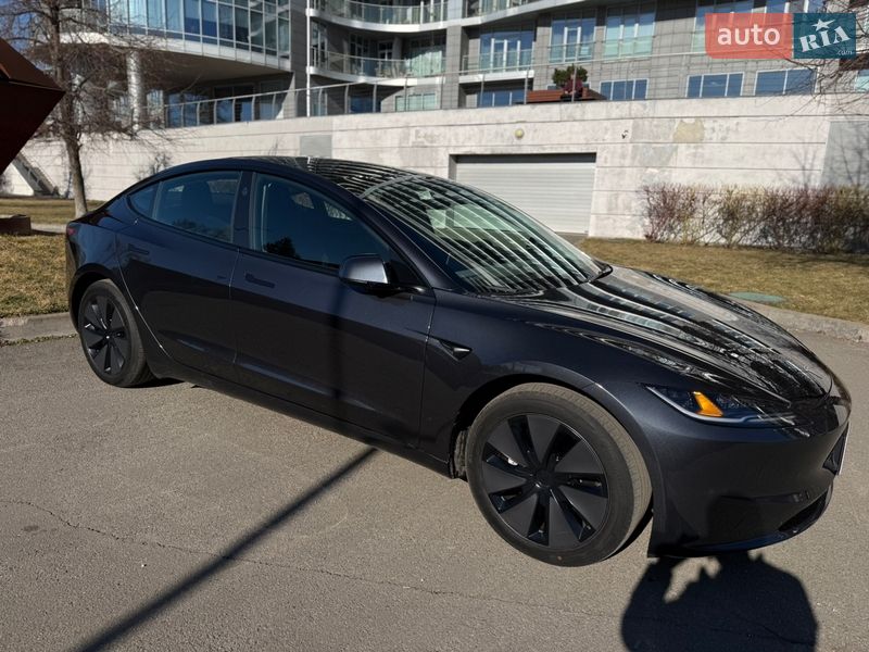 Седан Tesla Model 3 2025 в Киеве