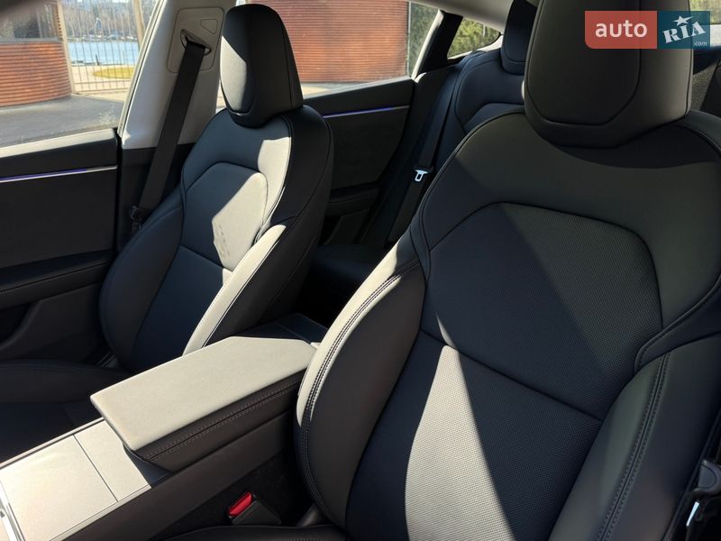 Седан Tesla Model 3 2025 в Киеве