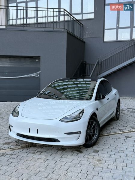 Tesla Model 3 2022