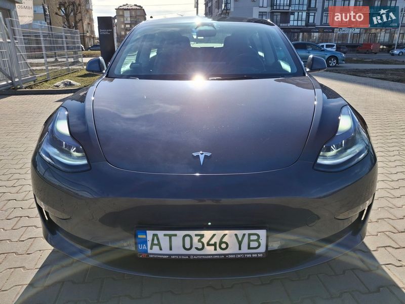 Седан Tesla Model 3 2022 в Ивано-Франковске