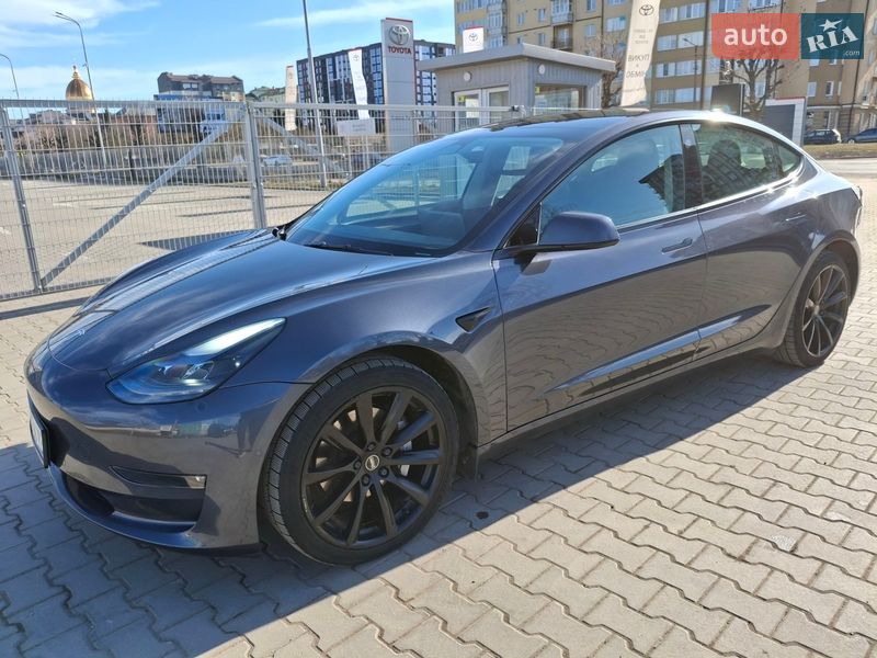 Седан Tesla Model 3 2022 в Ивано-Франковске