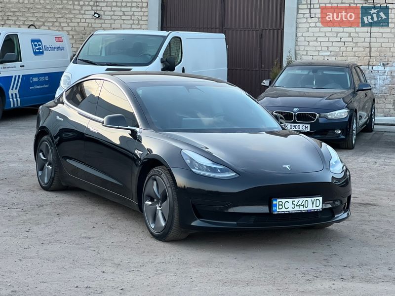 Седан Tesla Model 3 2020 в Радивиліві
