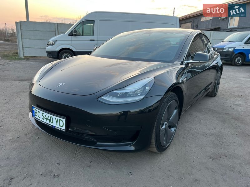 Седан Tesla Model 3 2020 в Радивиліві