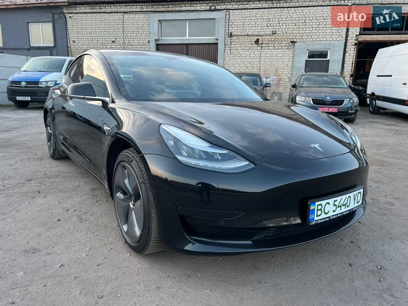 Седан Tesla Model 3 2020 в Радивиліві