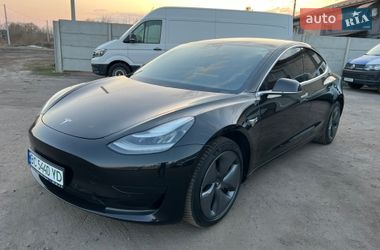 Седан Tesla Model 3 2020 в Радивиліві