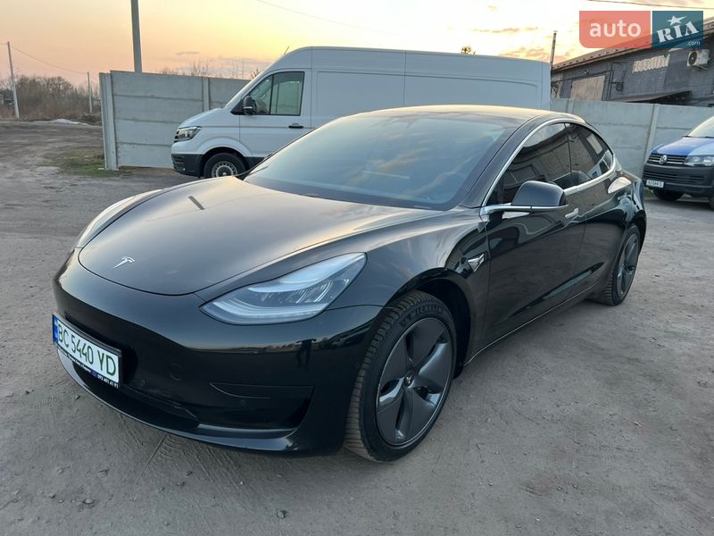 Седан Tesla Model 3 2020 в Радивиліві