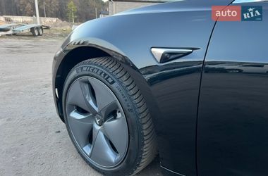 Седан Tesla Model 3 2020 в Радивиліві