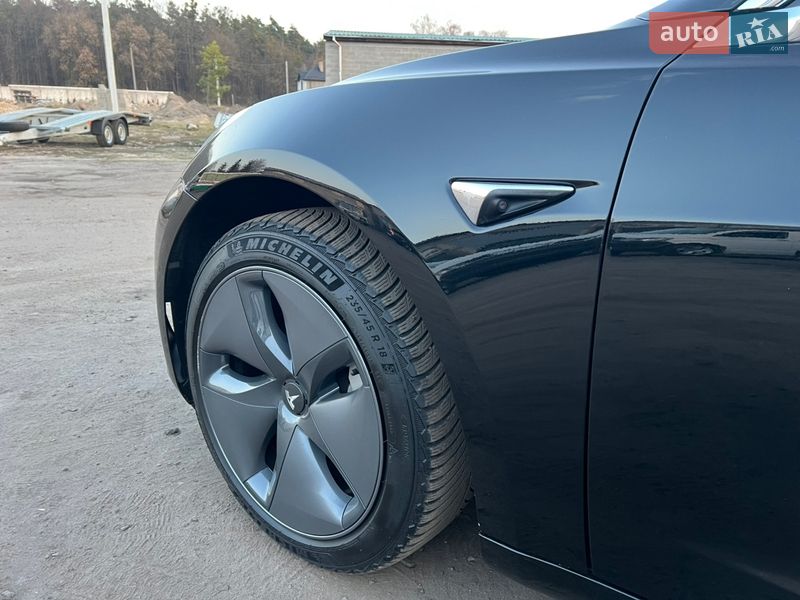 Седан Tesla Model 3 2020 в Радивиліві